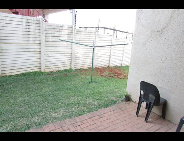 2 BEDROOM TOWNHOUSE FOR SALE IN KINGSVIEW EXT 1